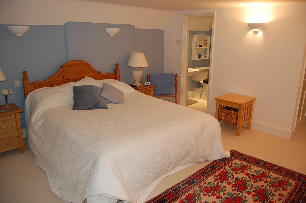 Pickwick House Bed & Breakfast Stoke by Clare Rom bilde