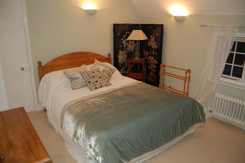 Pickwick House Bed & Breakfast Stoke by Clare Rom bilde